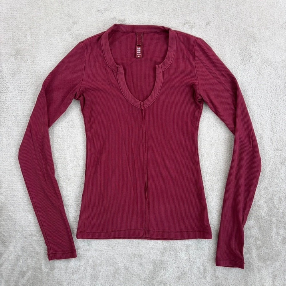 SKIMS Soft Lounge Rib V Neck Sleepwear Top in Burgundy Women XS